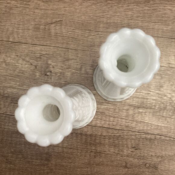Vintage Milk Glass Bud Vases 6" Set of 2 Diamond Pattern Geometric Scalloped - Picture 5 of 11